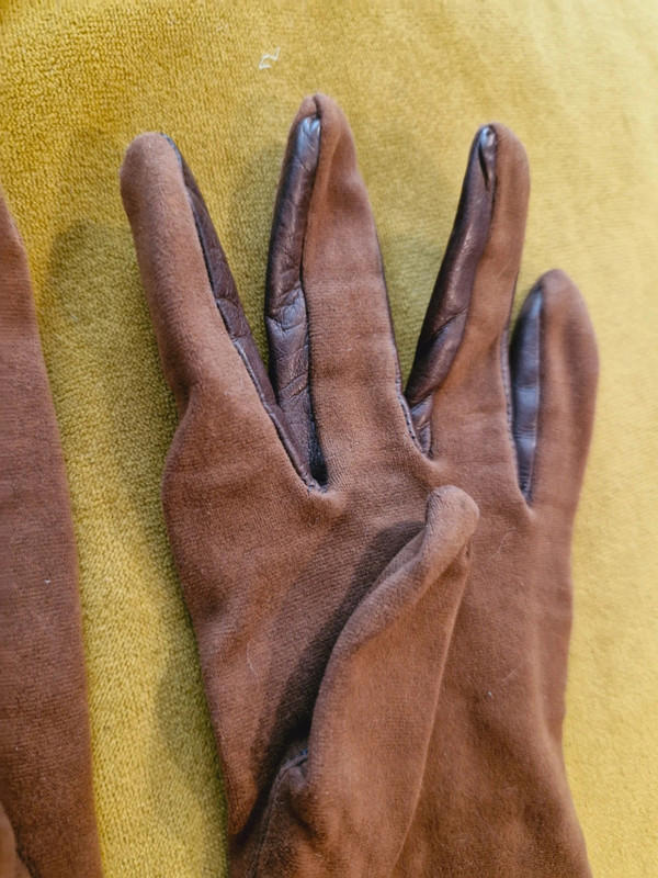 Womens 1960s Leather Gloves