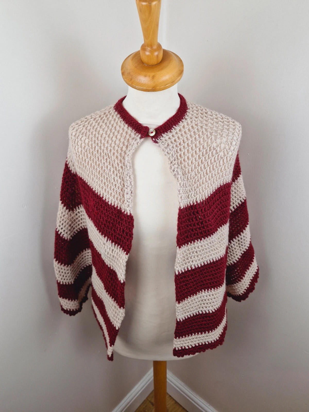 Womens Vintage Handknitted 1970s 70s Cape Poncho Shawl