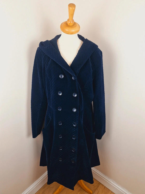 Long Hooded Velvet Coat XL