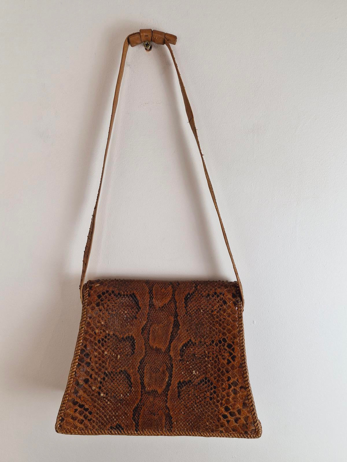 Womens Vintage 1970s 70s Snakeskin Leather Boho Shoulder Bag Handbag