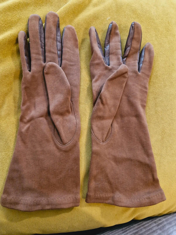 Womens 1960s Leather Gloves