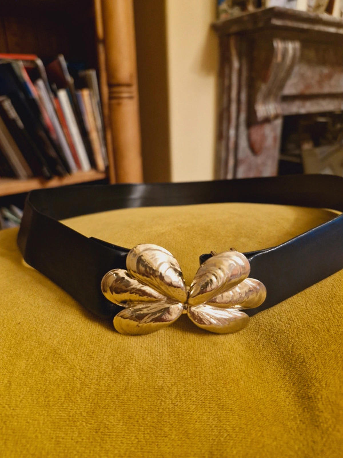 Womens Vintage Shell Mussel Silver Buckle Belt