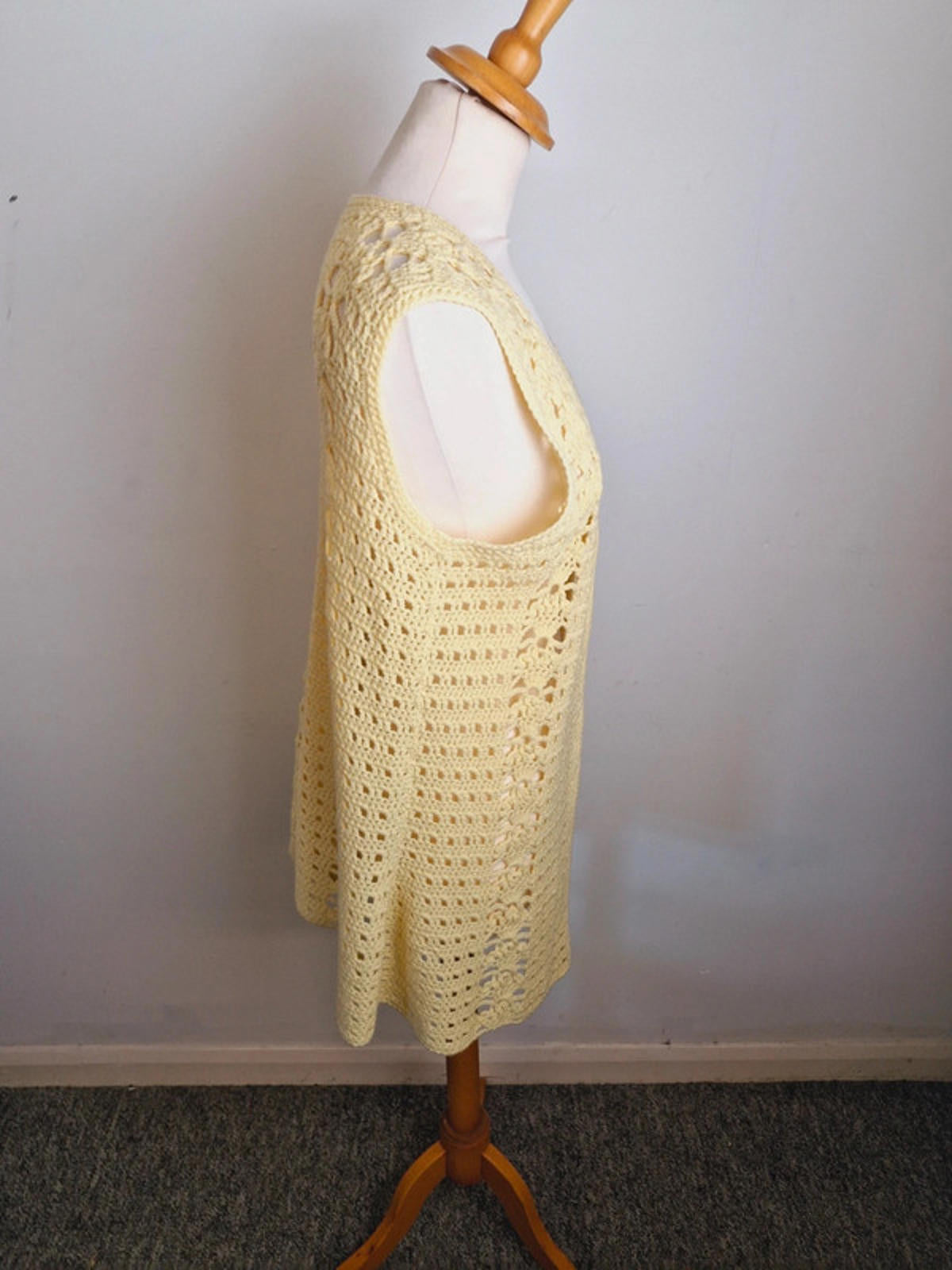 Womens Vintage Handknitted Knitted Yellow 1970s 70s Waiscoat Gilet Cardigan M