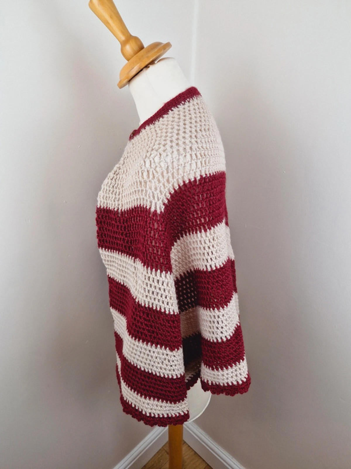 Womens Vintage Handknitted 1970s 70s Cape Poncho Shawl