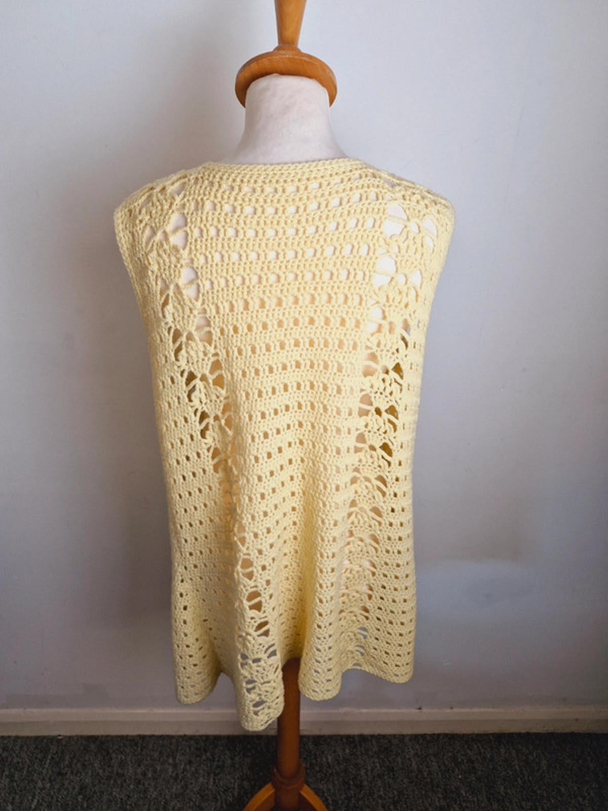 Womens Vintage Handknitted Knitted Yellow 1970s 70s Waiscoat Gilet Cardigan M