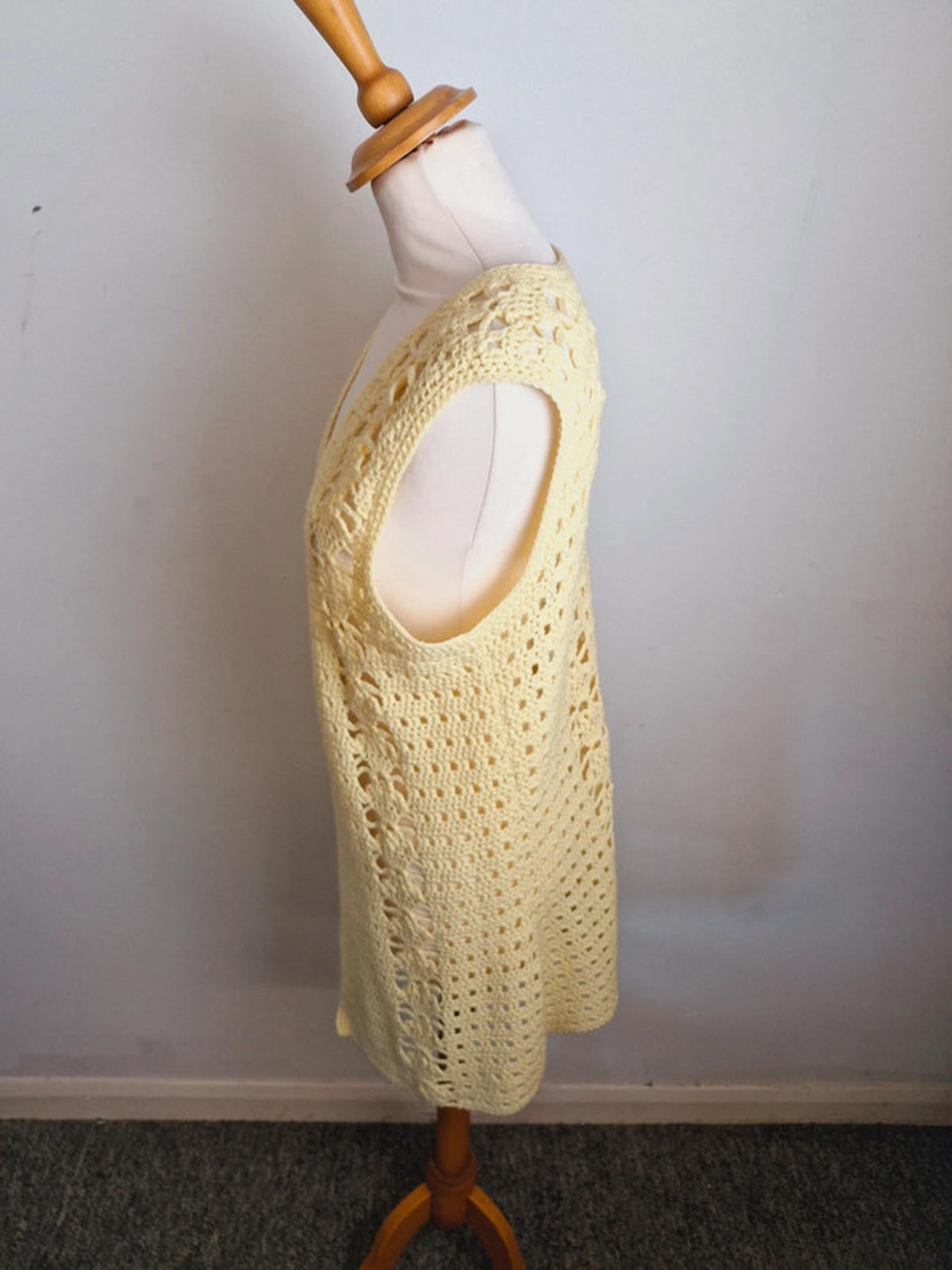 Womens Vintage Handknitted Knitted Yellow 1970s 70s Waiscoat Gilet Cardigan M
