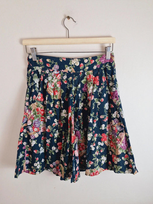 Wide Leg Floral Shorts S