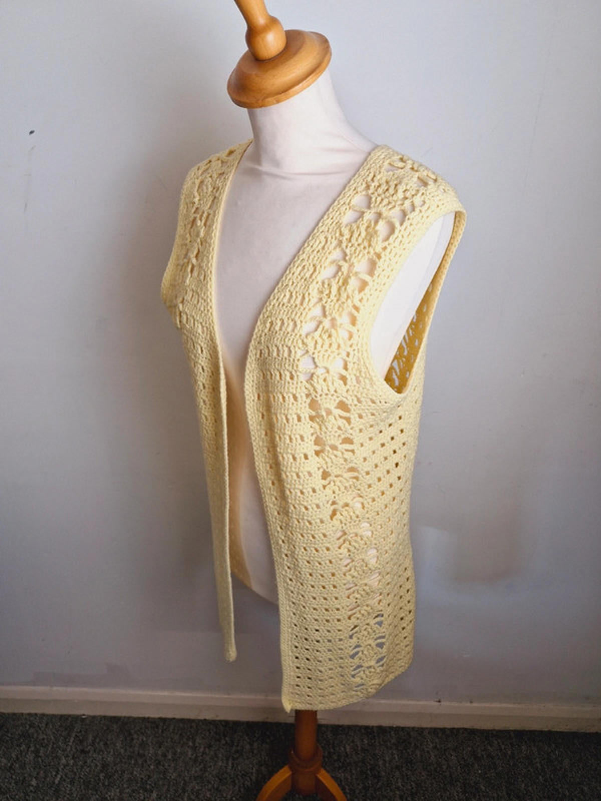 Womens Vintage Handknitted Knitted Yellow 1970s 70s Waiscoat Gilet Cardigan M
