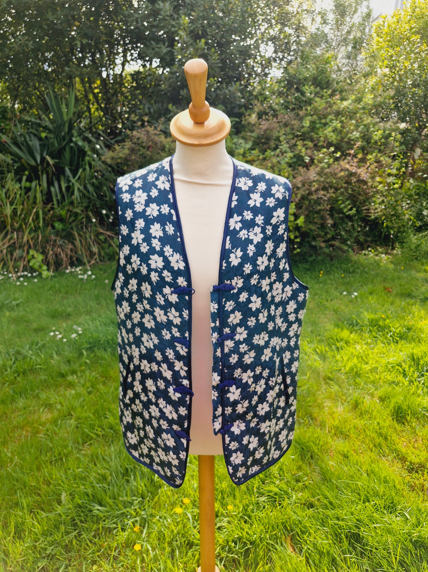 Vintage Silk Navy & White Waistcoat Gilet L