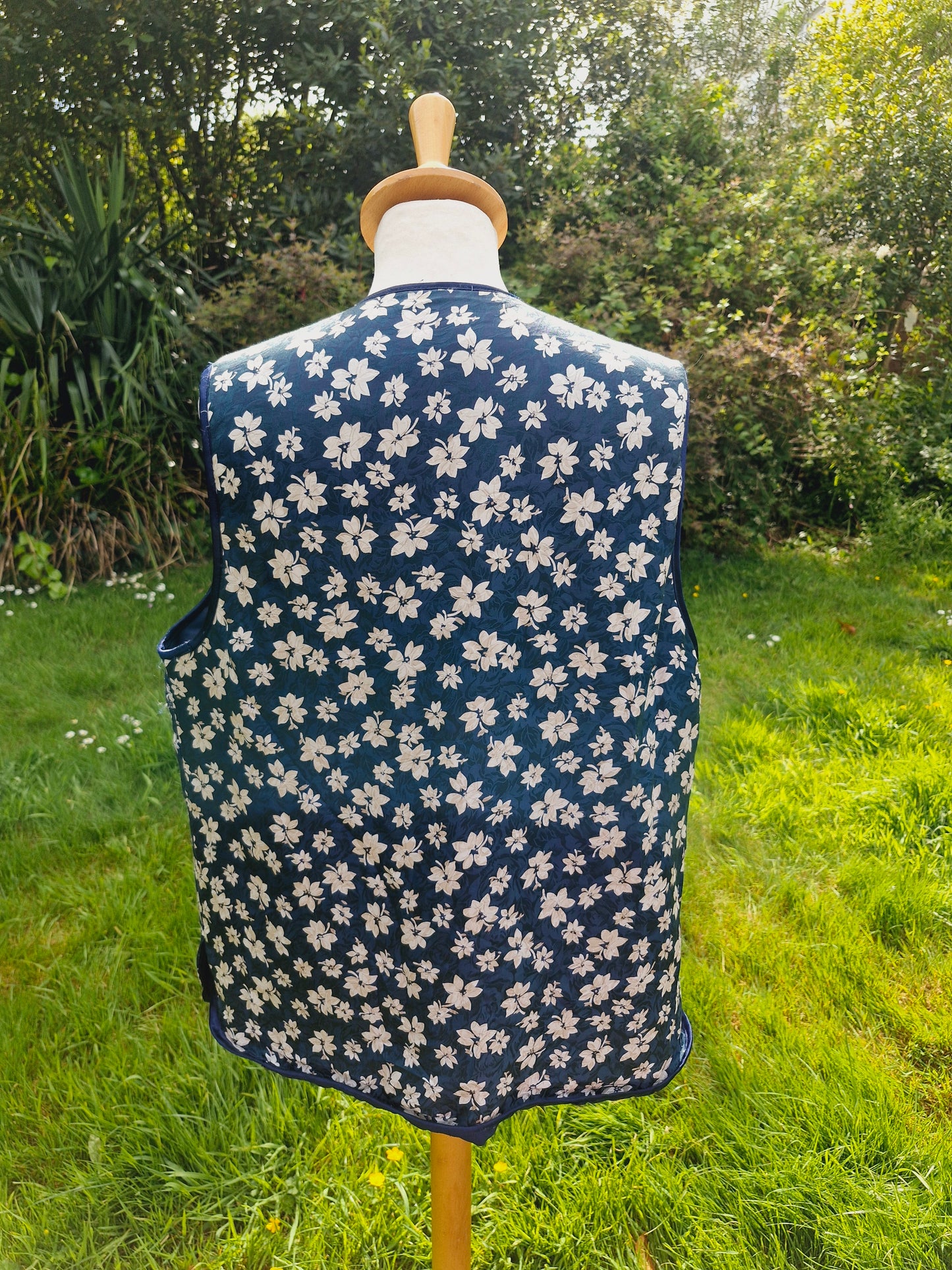 Vintage Silk Navy & White Waistcoat Gilet L